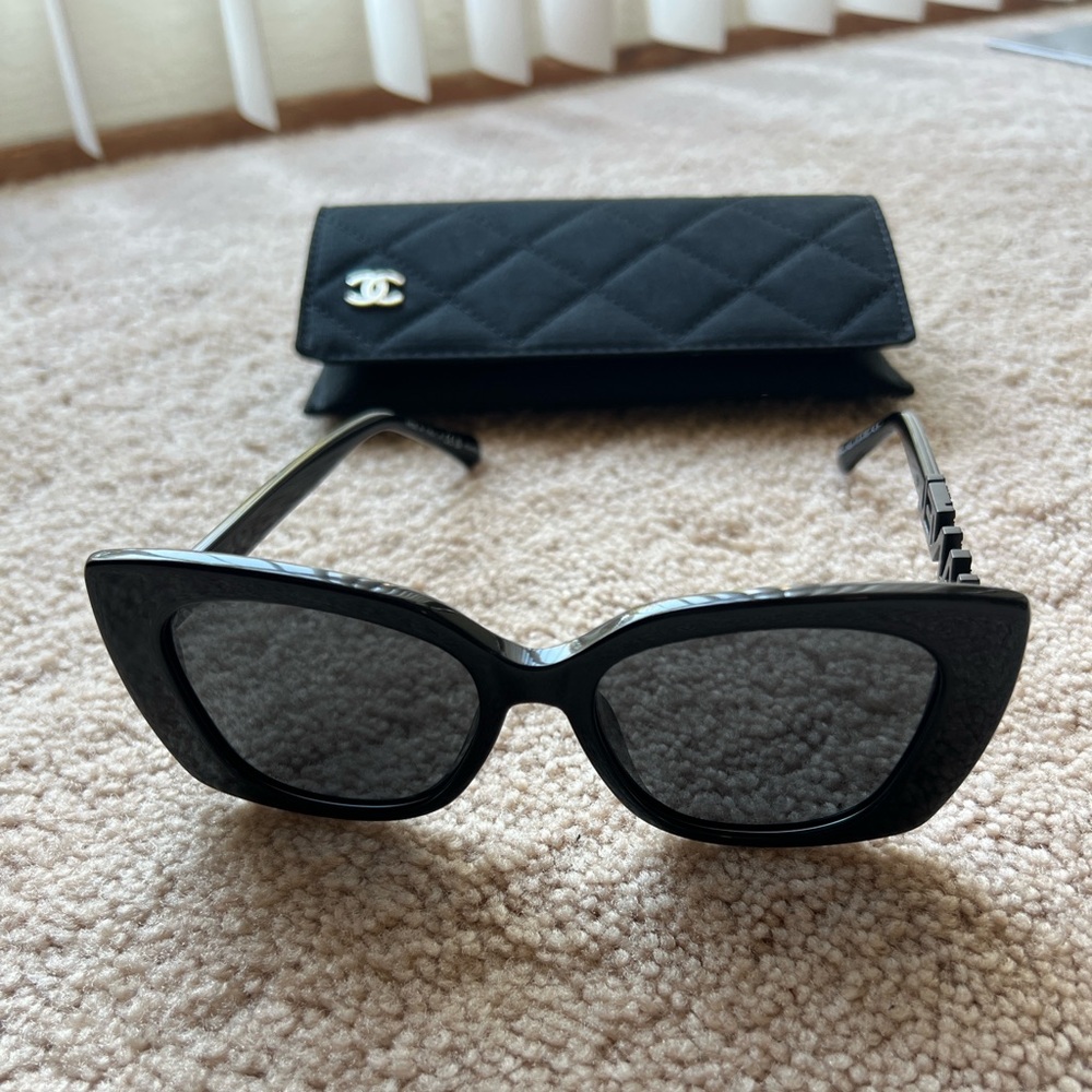 CHANEL Black Cat-Eye Sunglasses with Quilted Wallet